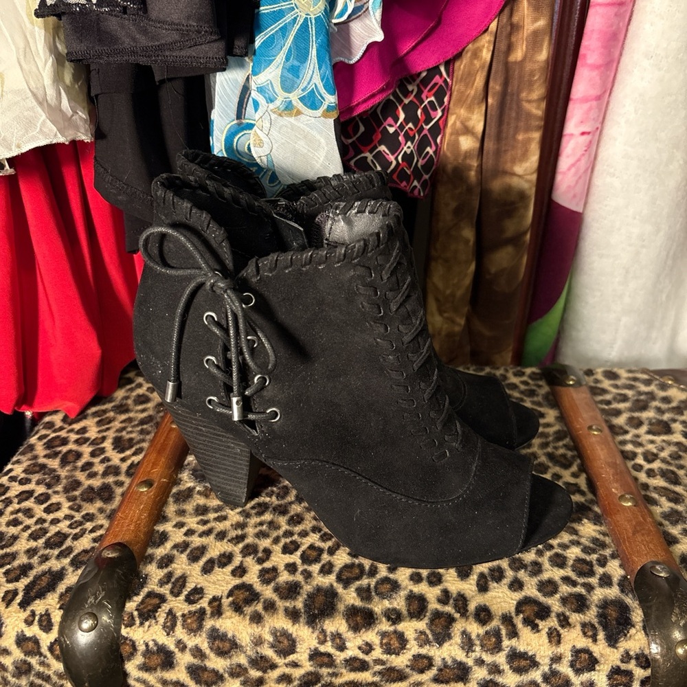 Boots with Open Toe - Picture 3 of 4